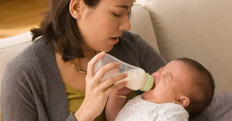 Baby Squirms And Cries While Bottle Feeding: It’s Solutions